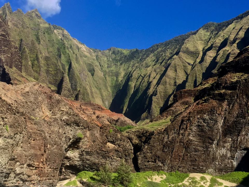 17395_812900042126815_8195594964744596273_n a canyon with a mountain in the background
